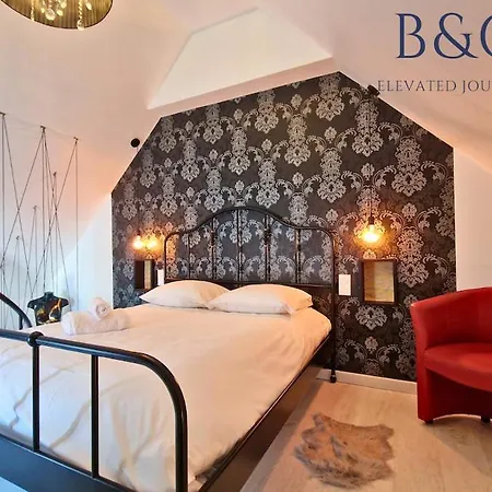 Holiday home Le Triplex Romantique Balneo Duo Et Sauna *