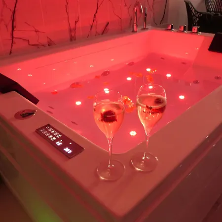 Le Triplex Romantique Balneo Duo Et Sauna Ferienhaus